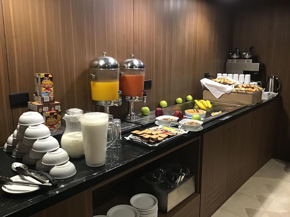 Quality Inn Chihuahua San Francisco Экстерьер фото
