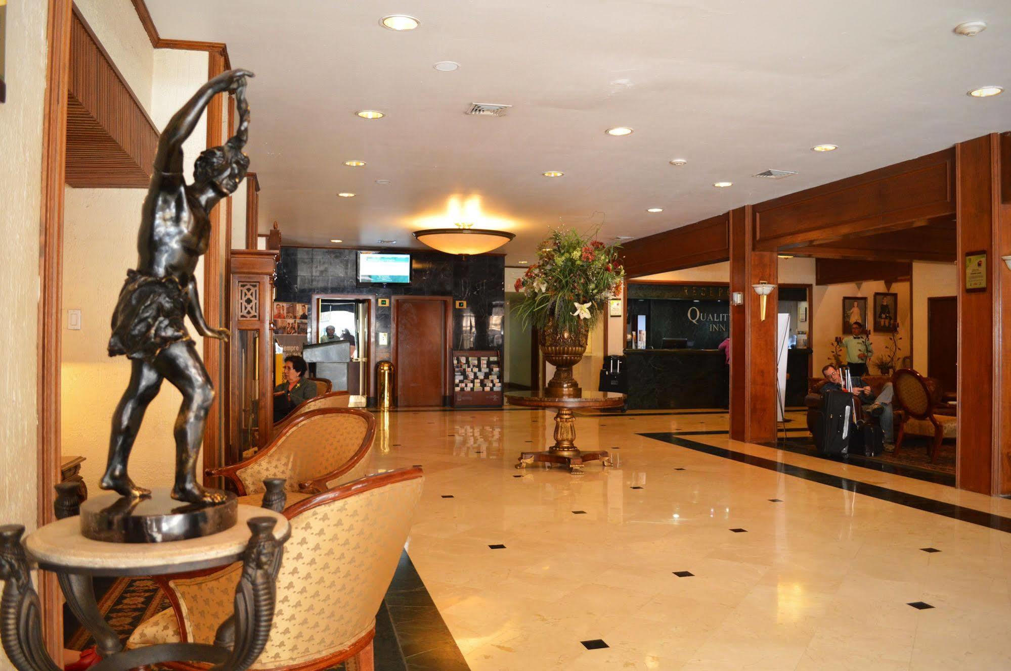 Quality Inn Chihuahua San Francisco Экстерьер фото