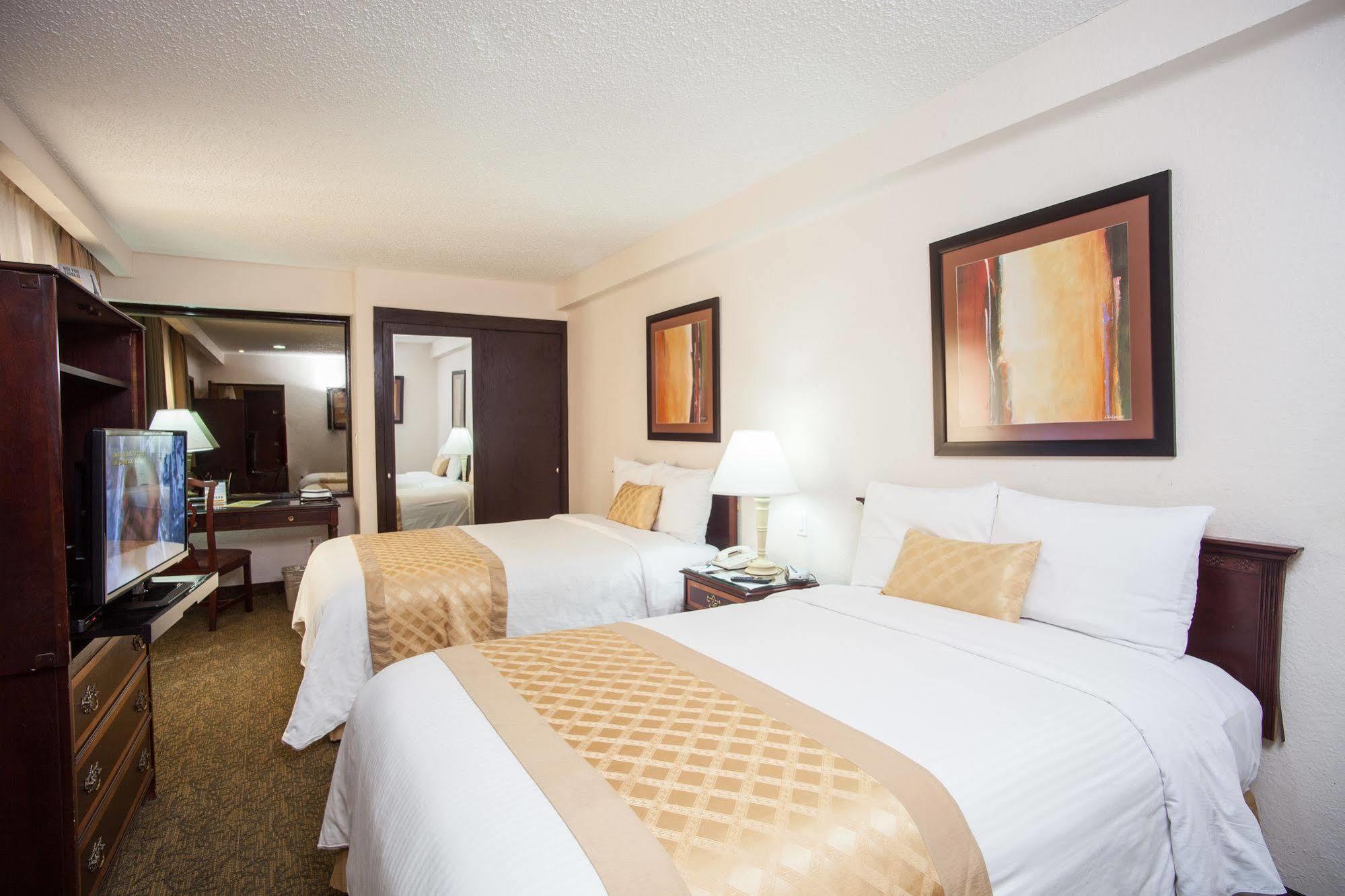 Quality Inn Chihuahua San Francisco Экстерьер фото