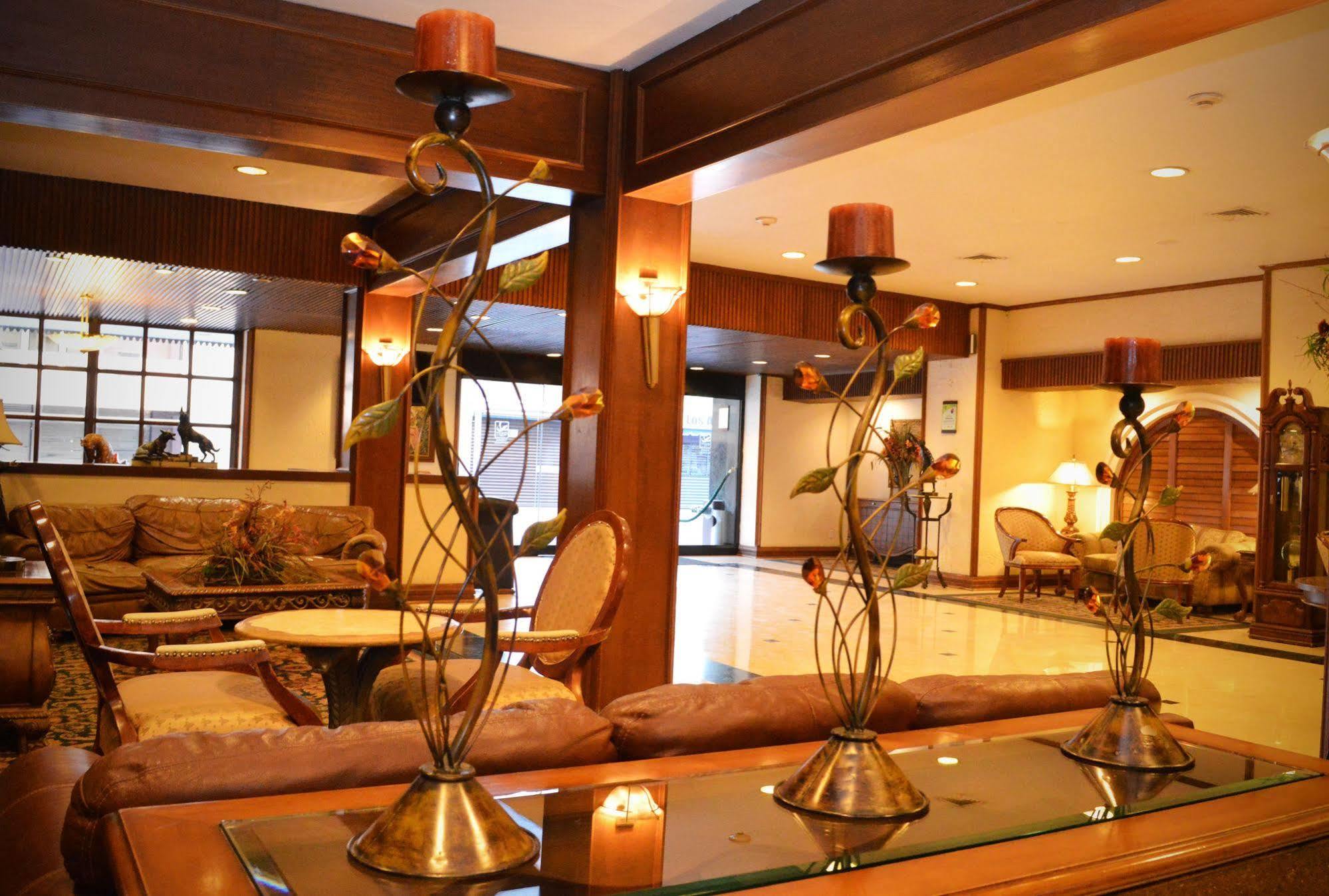 Quality Inn Chihuahua San Francisco Экстерьер фото